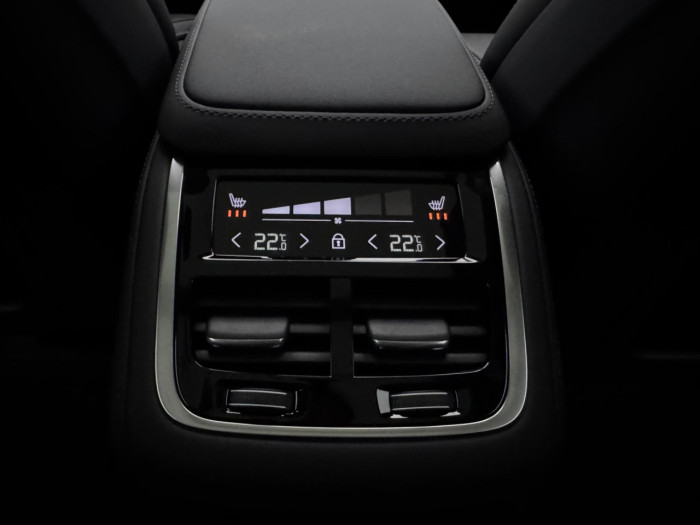 Volvo XC90 T8 AWD Plug-in DARK PLUS 7m na operativní leasing