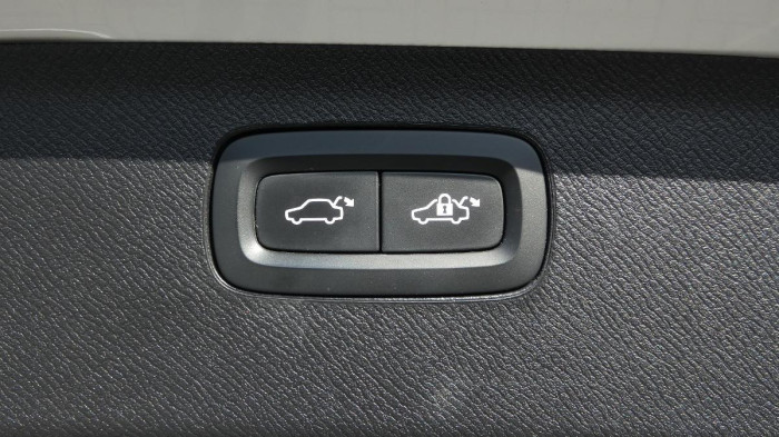 Volvo XC90 B5 AWD Plus Bright 7 míst na operativní leasing