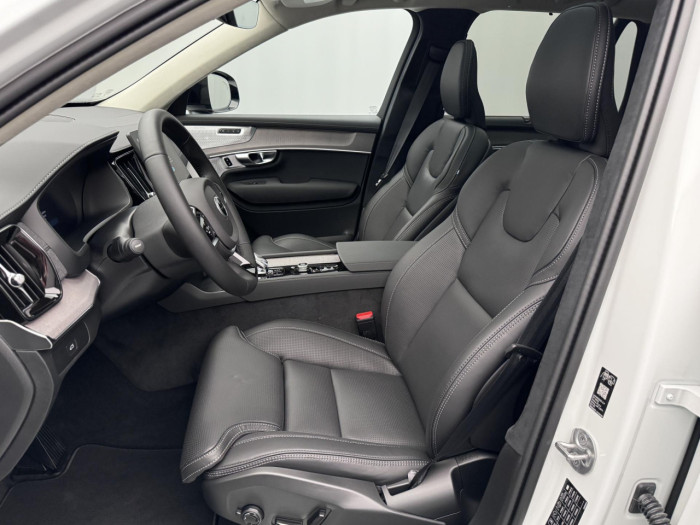 Volvo XC90 B5 AWD AUT DARK ULTRA 7-míst na operativní leasing