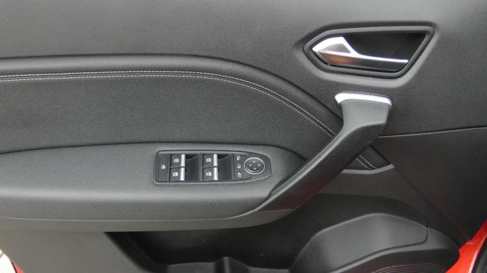 Renault Captur 1,3 TCe 140 Techno EDC na operativní leasing