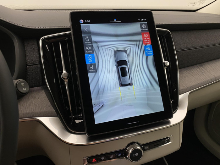 Volvo XC90 T8 AWD Plug-in BRIGHT PLUS 7m na operativní leasing
