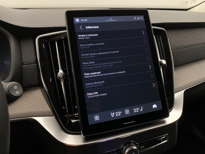 Volvo XC90 T8 AWD RECHARGE BRIGHT PLUS 7m na operativní leasing