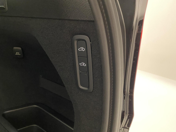 Volvo XC90 B5 AWD BLACK EDITION PLUS 7 na operativní leasing