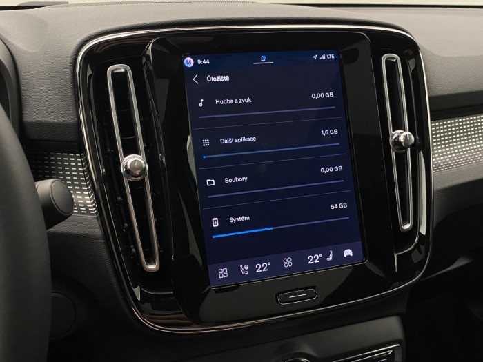 Volvo EC40 BLACK EDITION SINGLE EXT ULTRA Edition na operativní leasing