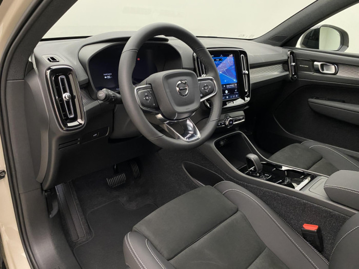 Volvo EX40 TWIN MOTOR AWD ULTRA na operativní leasing