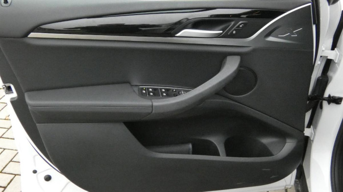 BMW X3 2.0 xDrive20i AT Advantage na operativní leasing