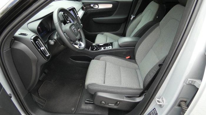 Volvo XC40 B3 PLUS DARK na operativní leasing