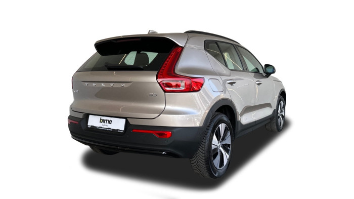 Volvo XC40 2.0 B3 - Benzín - Automat 7st. - 4x2 na operativní leasing