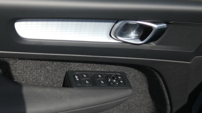 Volvo XC40 B3 mHEV Core aut. na operativní leasing