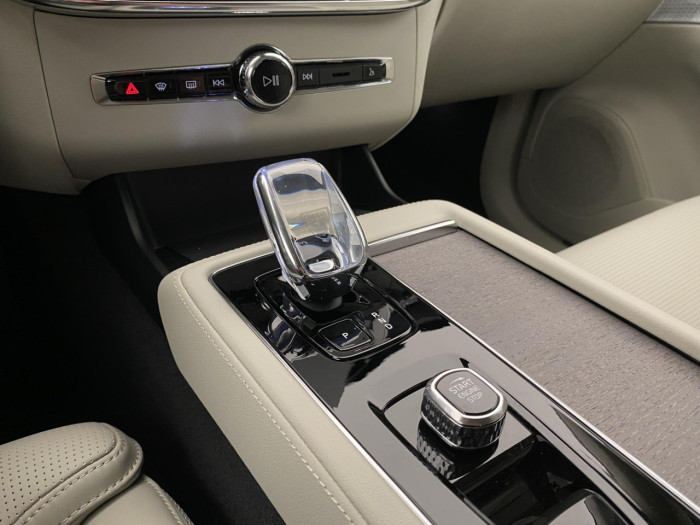 Volvo XC90 T8 AWD Plug-in BRIGHT PLUS 7m na operativní leasing