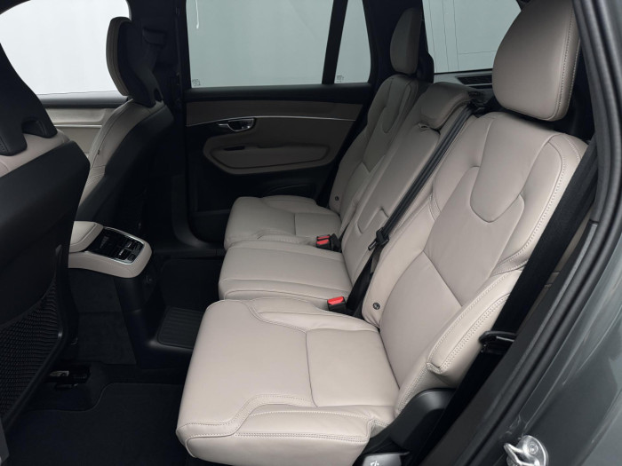 Volvo XC90 T8 AWD Plug-in DARK PLUS 7m na operativní leasing