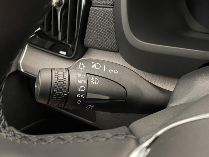 Volvo XC90 B5 AWD AUT DARK PLUS 7míst na operativní leasing