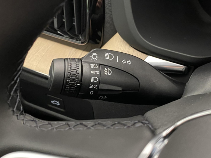 Volvo XC60 B5 AWD AUT BRIGHT PLUS na operativní leasing
