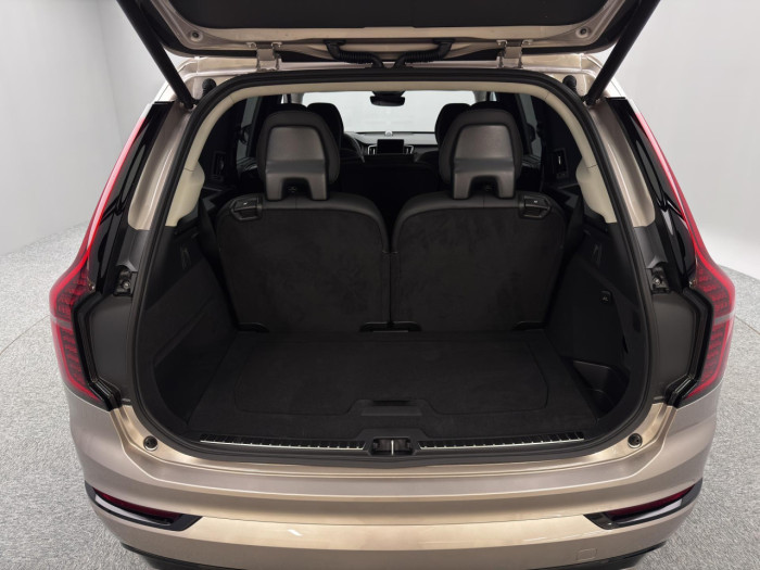 Volvo XC90 T8 AWD Plug-in DARK ULTRA 7 na operativní leasing