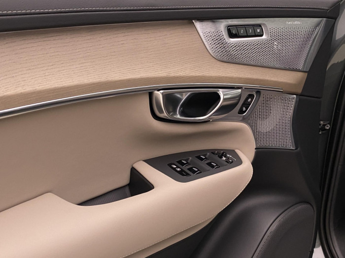 Volvo XC90 T8 AWD Plug-in BRIGHT ULTRA na operativní leasing