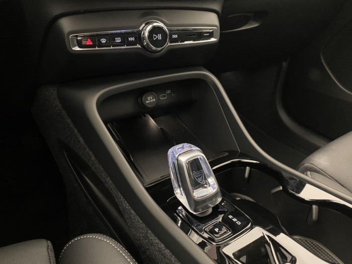 Volvo XC40 B4 AUT DARK PLUS na operativní leasing