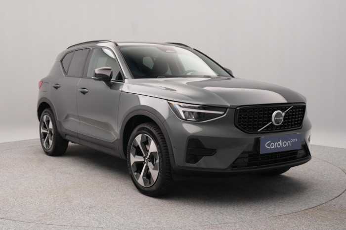 Volvo XC40 B3 AUT DARK PLUS na operativní leasing