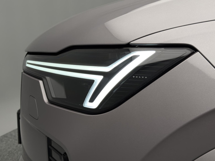 Volvo XC90 T8 AWD Plug-in DARK PLUS 7m na operativní leasing