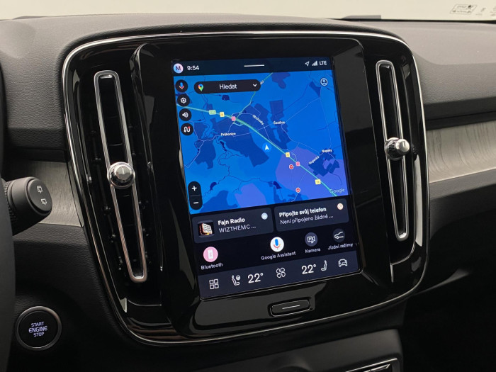 Volvo XC40 B4 AUT DARK PLUS na operativní leasing