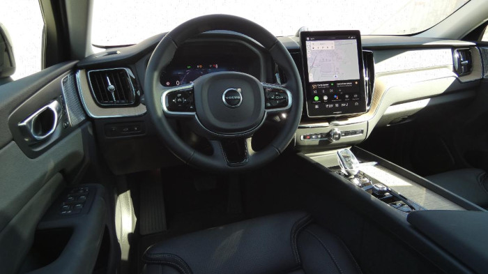 Volvo XC60 T8 Plug-In Hybdrid AWD aut. Ul na operativní leasing