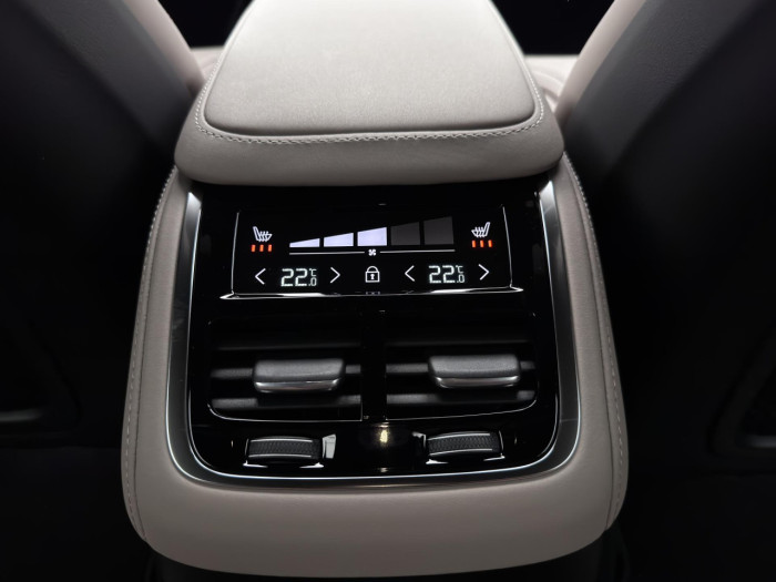 Volvo XC90 T8 AWD Plug-in BRIGHT PLUS 7m na operativní leasing