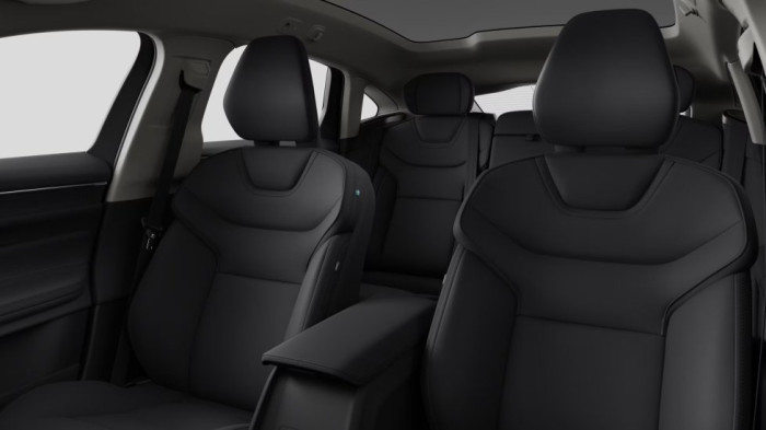 Volvo ES90 CORE, Single Motor Extended Range, 245 kW / 333 HP na operativní leasing