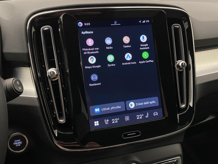 Volvo XC40 B3 AUT DARK PLUS na operativní leasing