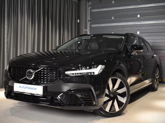 Volvo V90 T6 AWD PHEV Plus Dark Auto 5 2.0 T6 257 kW automat Onyx Black, černá metalíza 2.0 T6 na operativní leasing