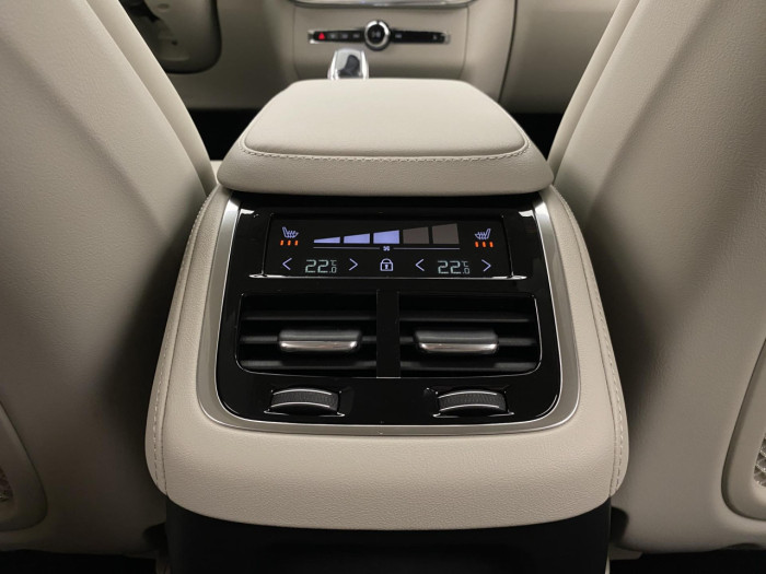 Volvo XC90 T8 AWD Plug-in BRIGHT PLUS 7m na operativní leasing