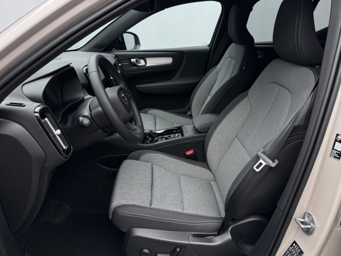 Volvo XC40 B3 AUT DARK PLUS na operativní leasing