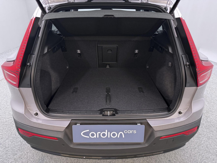 Volvo XC40 B3 AUT DARK PLUS na operativní leasing