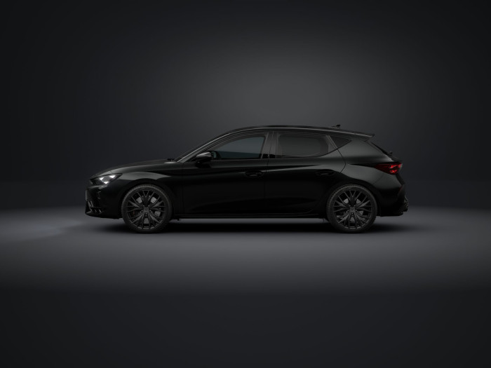 Cupra Leon VZ Tribe e-HYBRID 272k DSG na operativní leasing