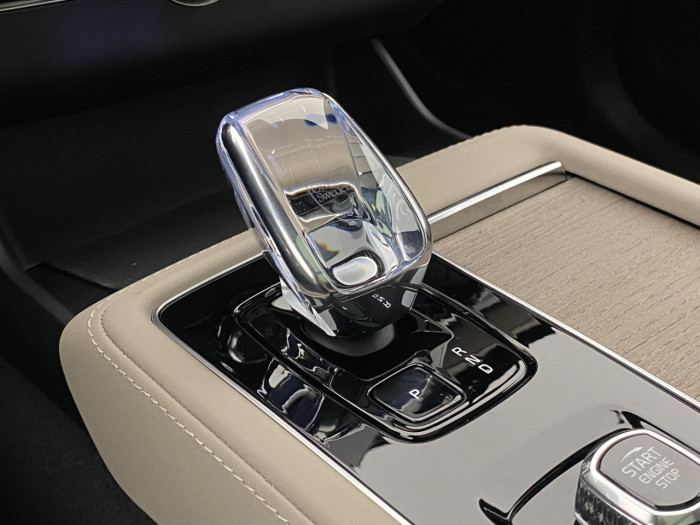 Volvo XC90 T8 AWD Plug-in BRIGHT PLUS 7m na operativní leasing