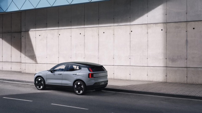 Volvo EX30 P5 LONG RANGE ELETRIC ULTRA long na operativní leasing