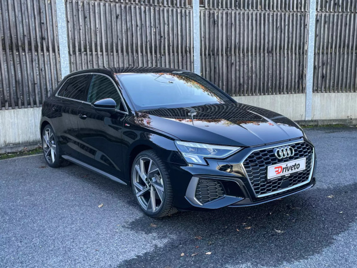 Audi A3 S line 1.5 TFSI 110 kW Benzín Automatická převodovka na operativní leasing