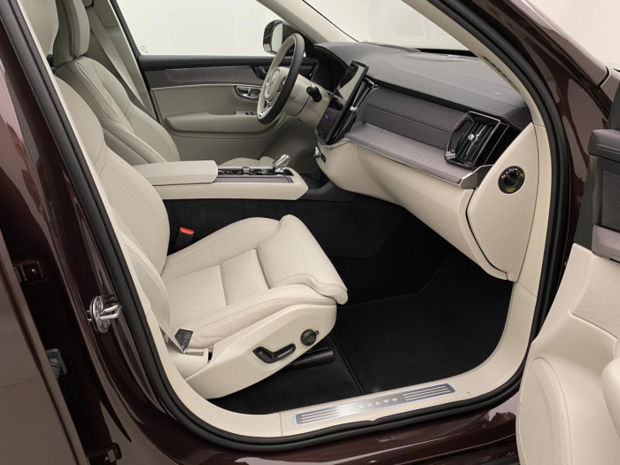 Volvo XC90 T8 AWD Plug-in BRIGHT PLUS 7m na operativní leasing