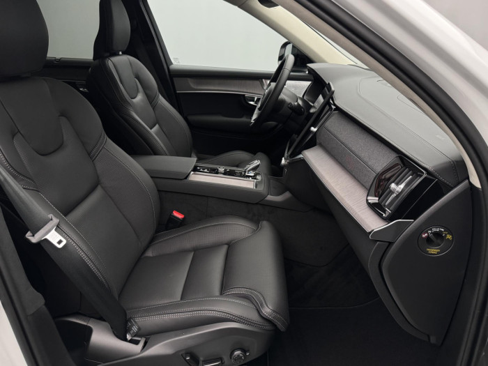Volvo XC90 T8 AWD Plug-in ULTRA DARK 7m na operativní leasing