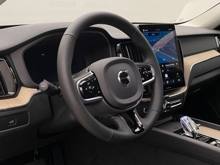 Volvo XC60 B5 AWD AUT BRIGHT PLUS na operativní leasing