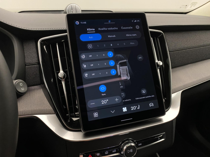 Volvo XC90 T8 AWD Plug-in DARK ULTRA na operativní leasing