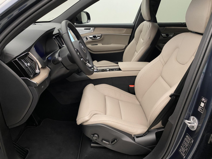 Volvo XC90 B5 AWD AUT DARK PLUS 7míst na operativní leasing