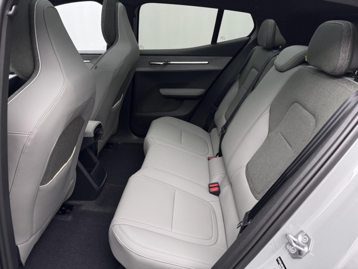 Volvo EX30 PURE ELECTRIC EXTENDED ULTRA na operativní leasing
