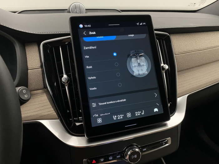Volvo XC90 T8 AWD Plug-in DARK PLUS 7m na operativní leasing