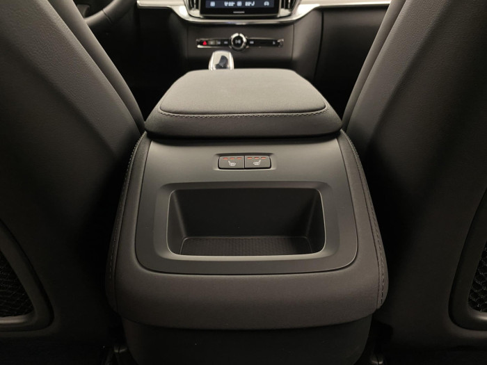 Volvo XC90 B5 AWD AUT BLACK EDITION PLUS na operativní leasing