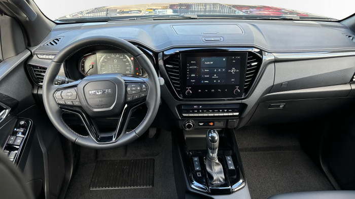 Isuzu Double cab V-CROSS 4X4 AT na operativní leasing