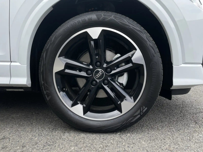 Audi Q2 S line 1.5 TFSI 110 kW Benzín Automatická převodovka na operativní leasing