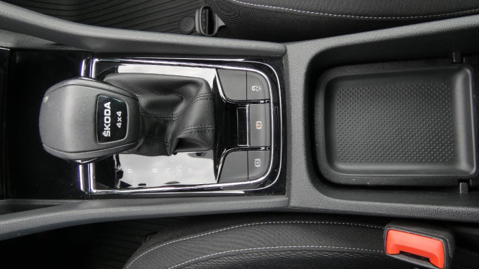 Škoda Karoq 2.0 TDI 110 kW Fresh 4x4 DSG na operativní leasing