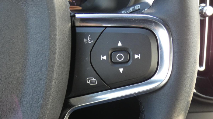 Volvo XC40 B3 mHEV Core aut. na operativní leasing