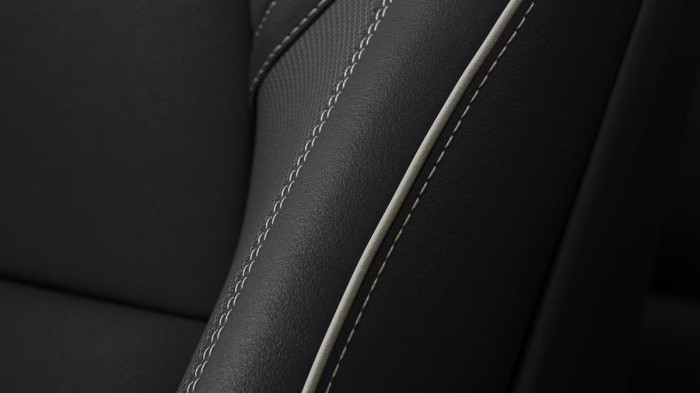Volvo XC60 B5 AWD AUT PLUS BLACK EDITION na operativní leasing