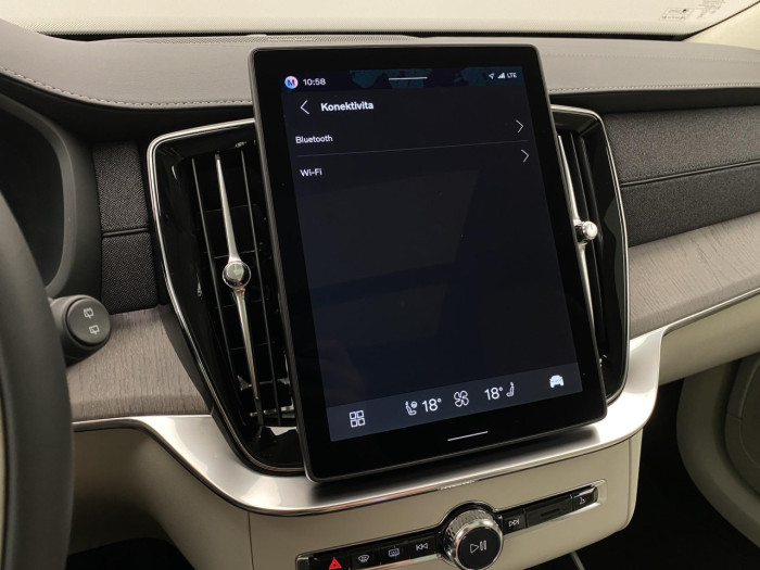 Volvo XC90 T8 AWD Plug-in DARK ULTRA na operativní leasing