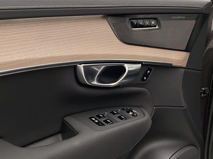 Volvo XC90 T8 AWD RECHARGE DARK PLUS 7m na operativní leasing